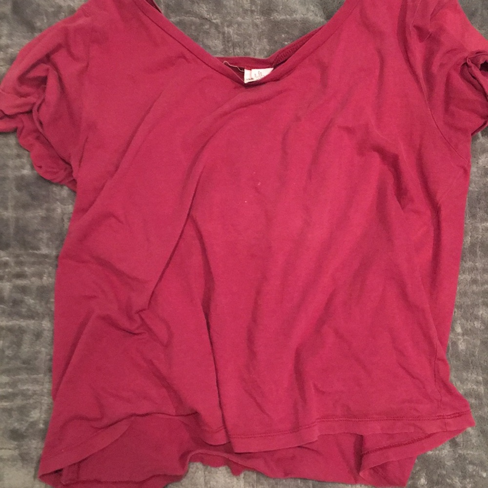 maroon t shirt